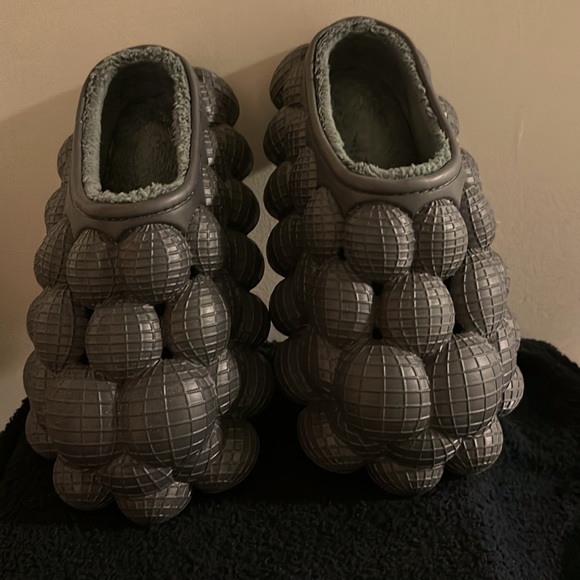 NWOT - Message Bubble Slides with Fur           (Color Black/Charcoal) - Picture 3 of 7